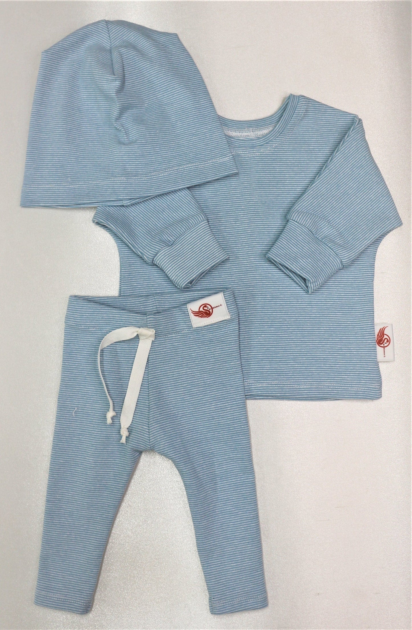 Hellblau gestreiftes Kinder-Set (Leggings, Sweater + Mützchen)