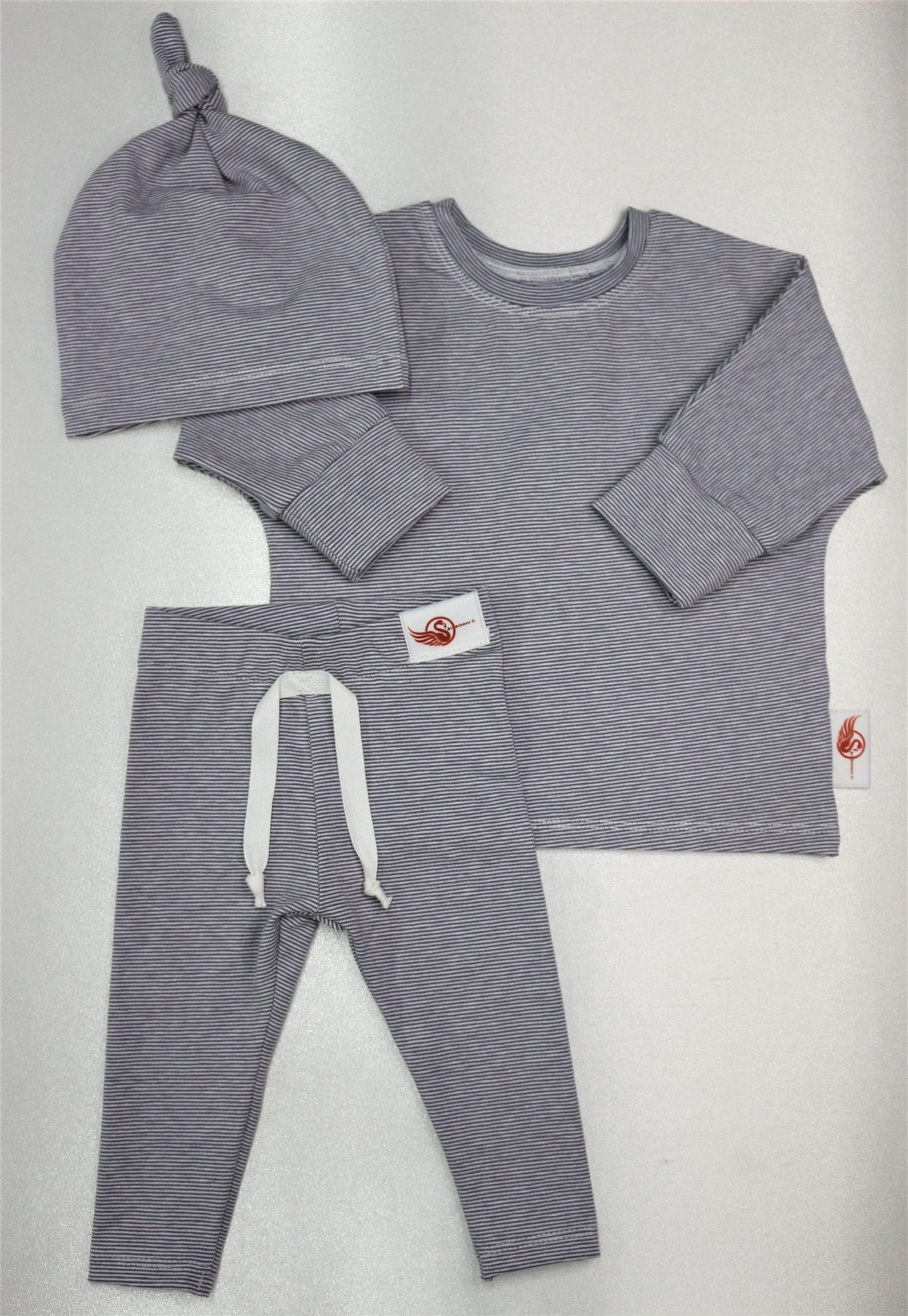 Dunkel gestreiftes Kinder-Set (Leggings, Sweater + Mützchen)